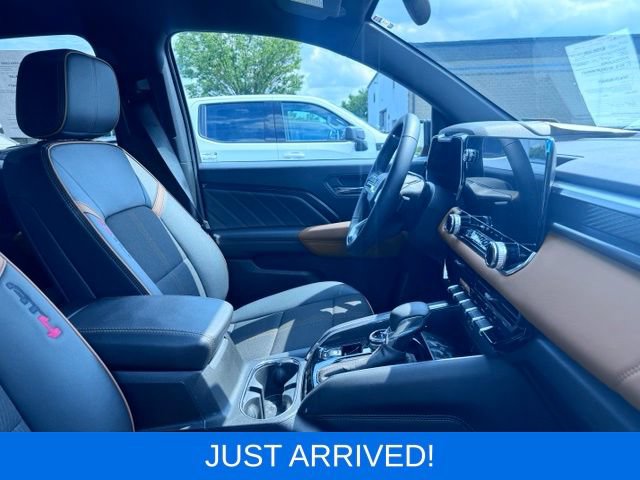 Used 2025 GMC Canyon AT4 w/ Nightfall Edition AWD/4WD image 9