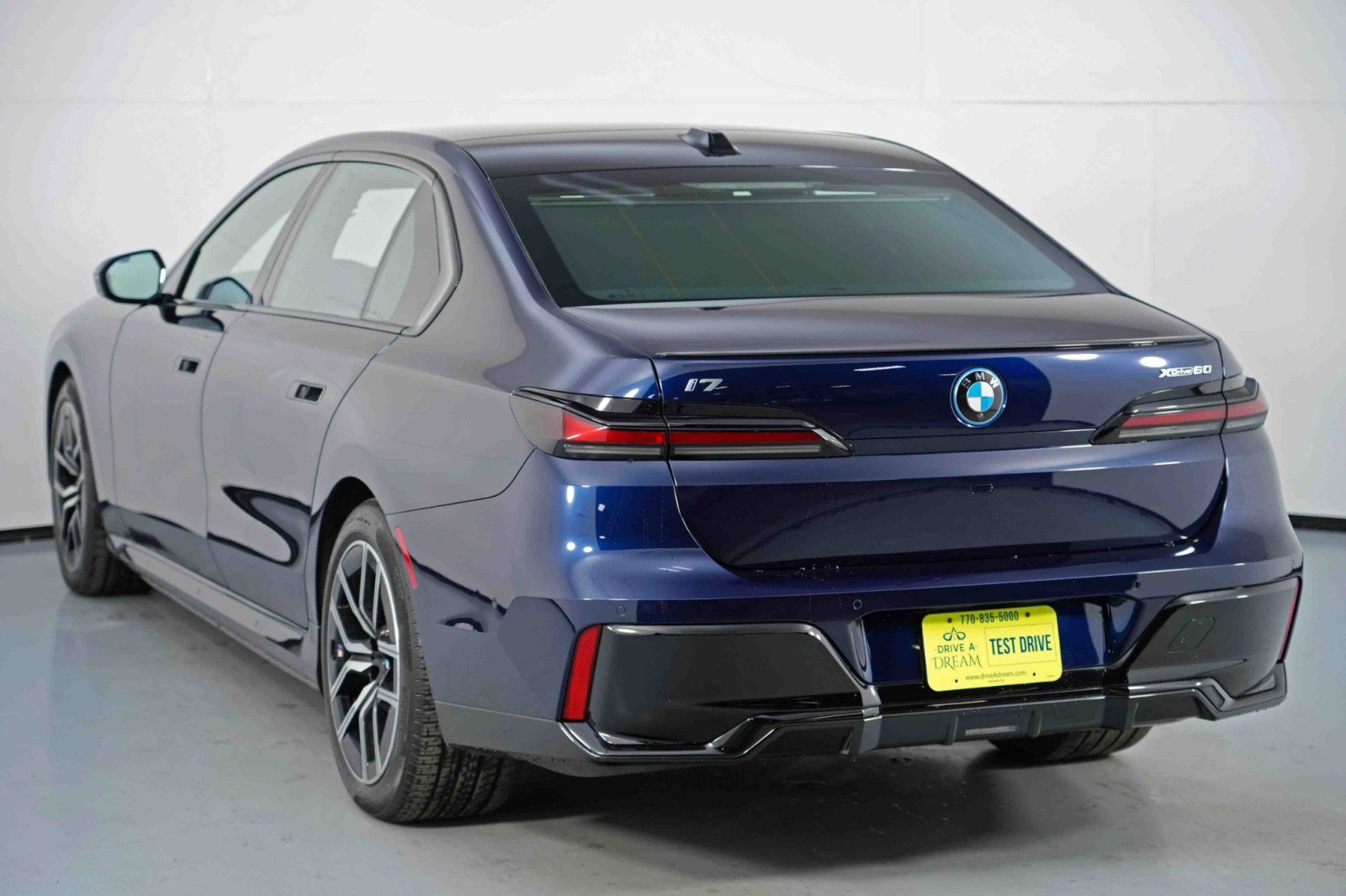 Used 2024 BMW i7 xDrive60 w/ Executive Package image 61