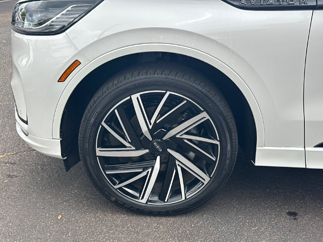 New 2026 Lincoln Aviator Black Label w/ Jet Appearance Package AWD/4WD image 12