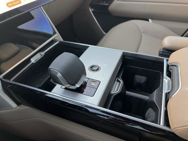 Used 2025 Land Rover Range Rover Long Wheelbase SE image 17