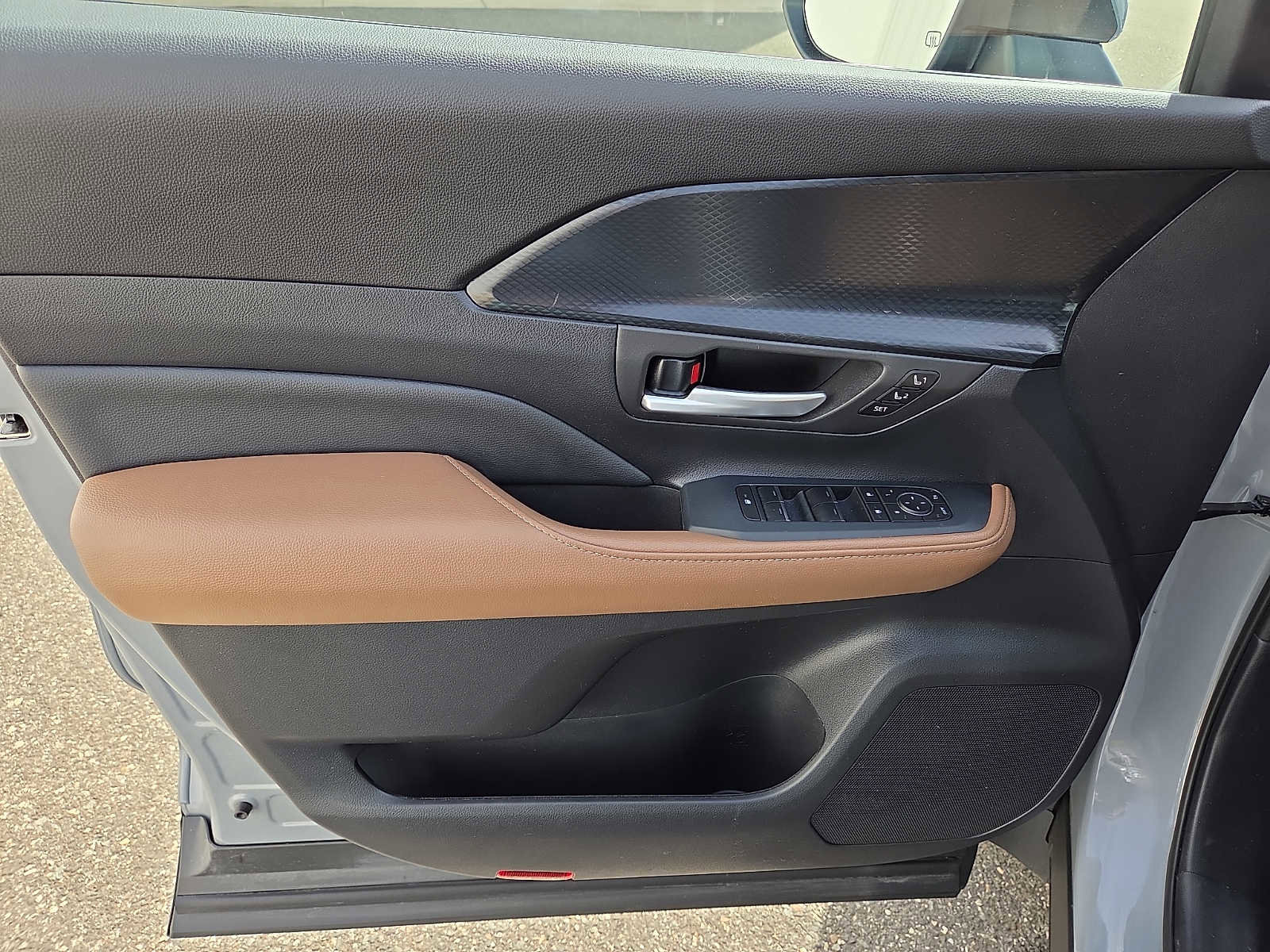 Used 2025 Toyota Grand Highlander Hybrid MAX Platinum image 13