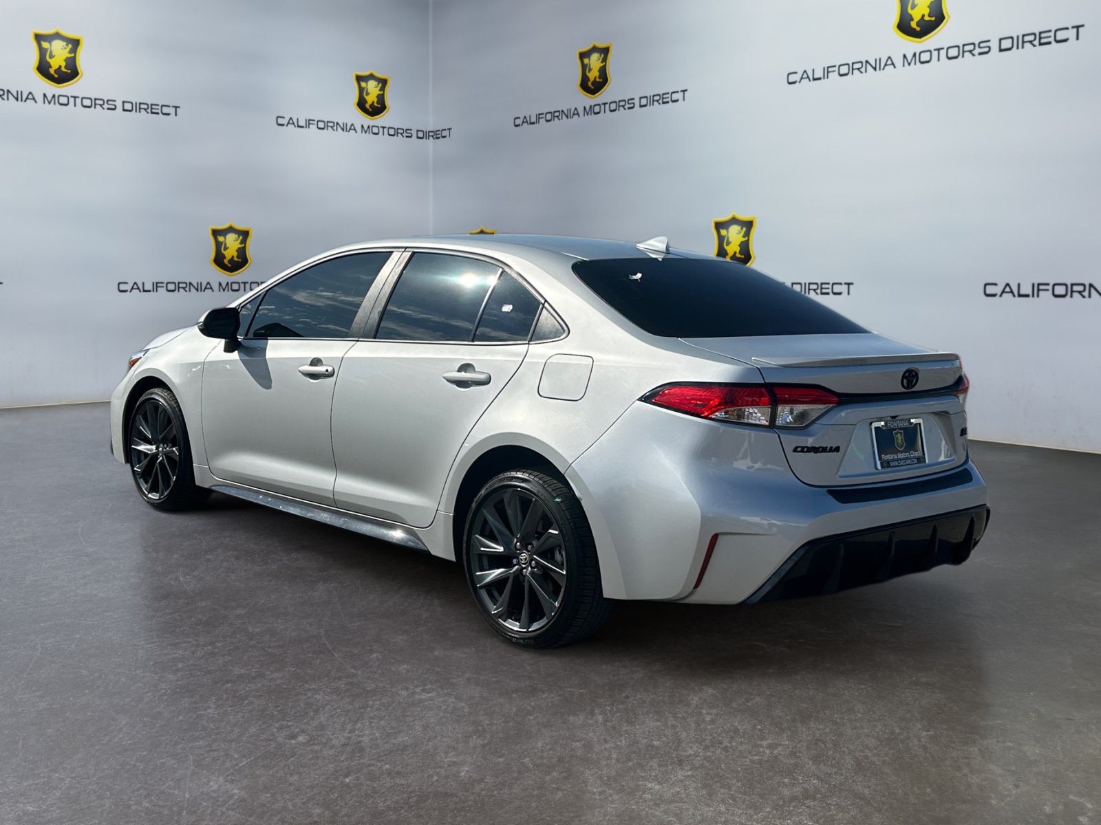 Used 2025 Toyota Corolla SE w/ Convenience Package FWD image 3