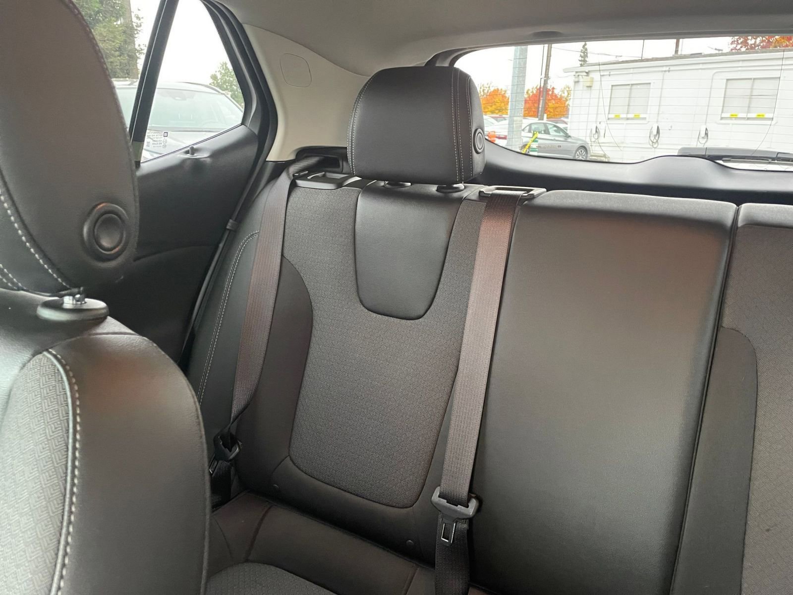 Used 2025 Buick Encore GX Preferred image 33