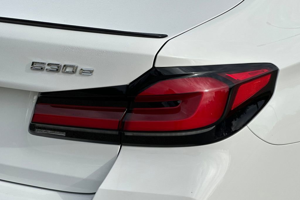 Used 2023 BMW 530e 530e iPerformance w/ M Sport Package image 32