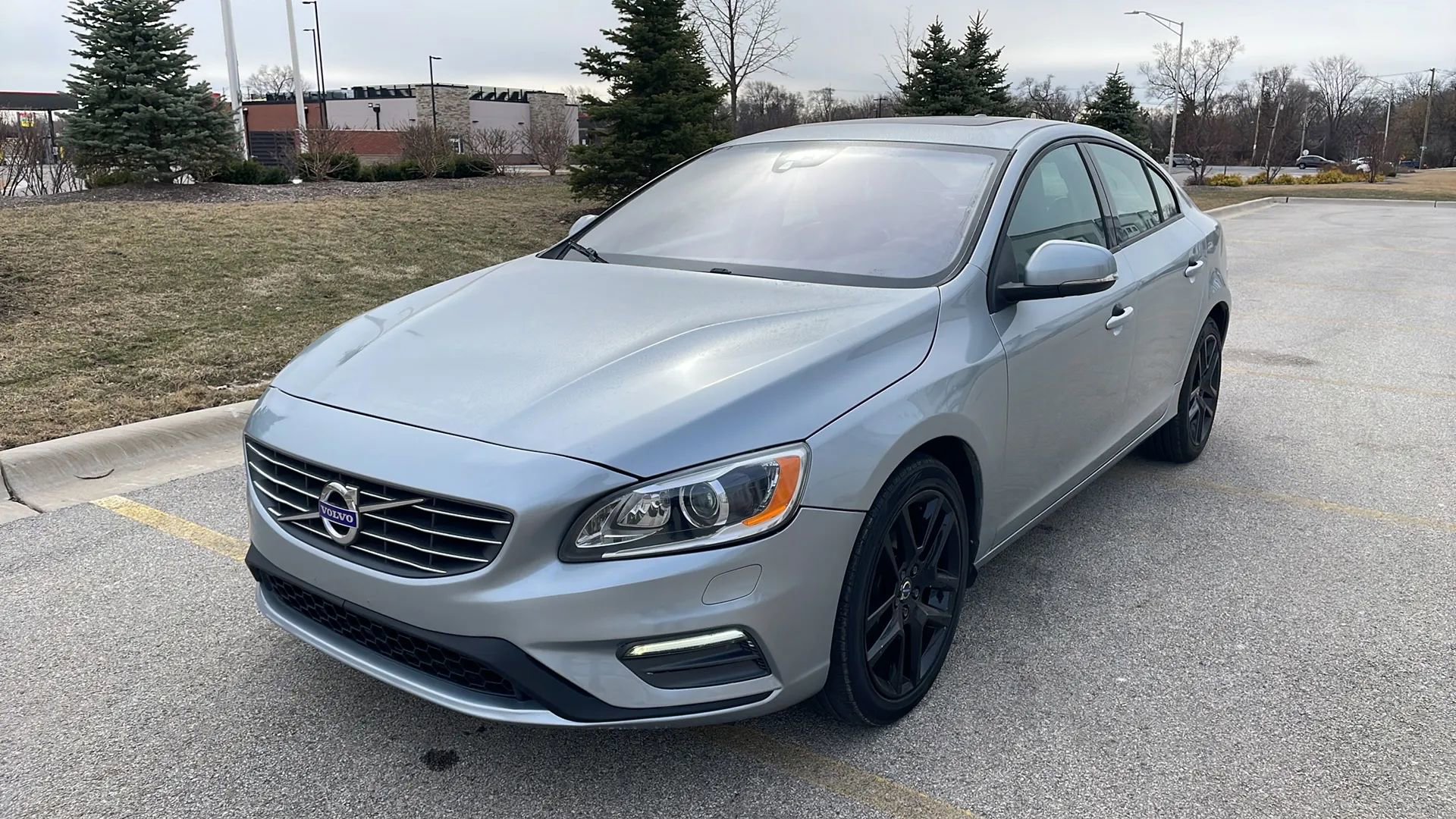 Used 2017 Volvo S60 T5 Dynamic image 3