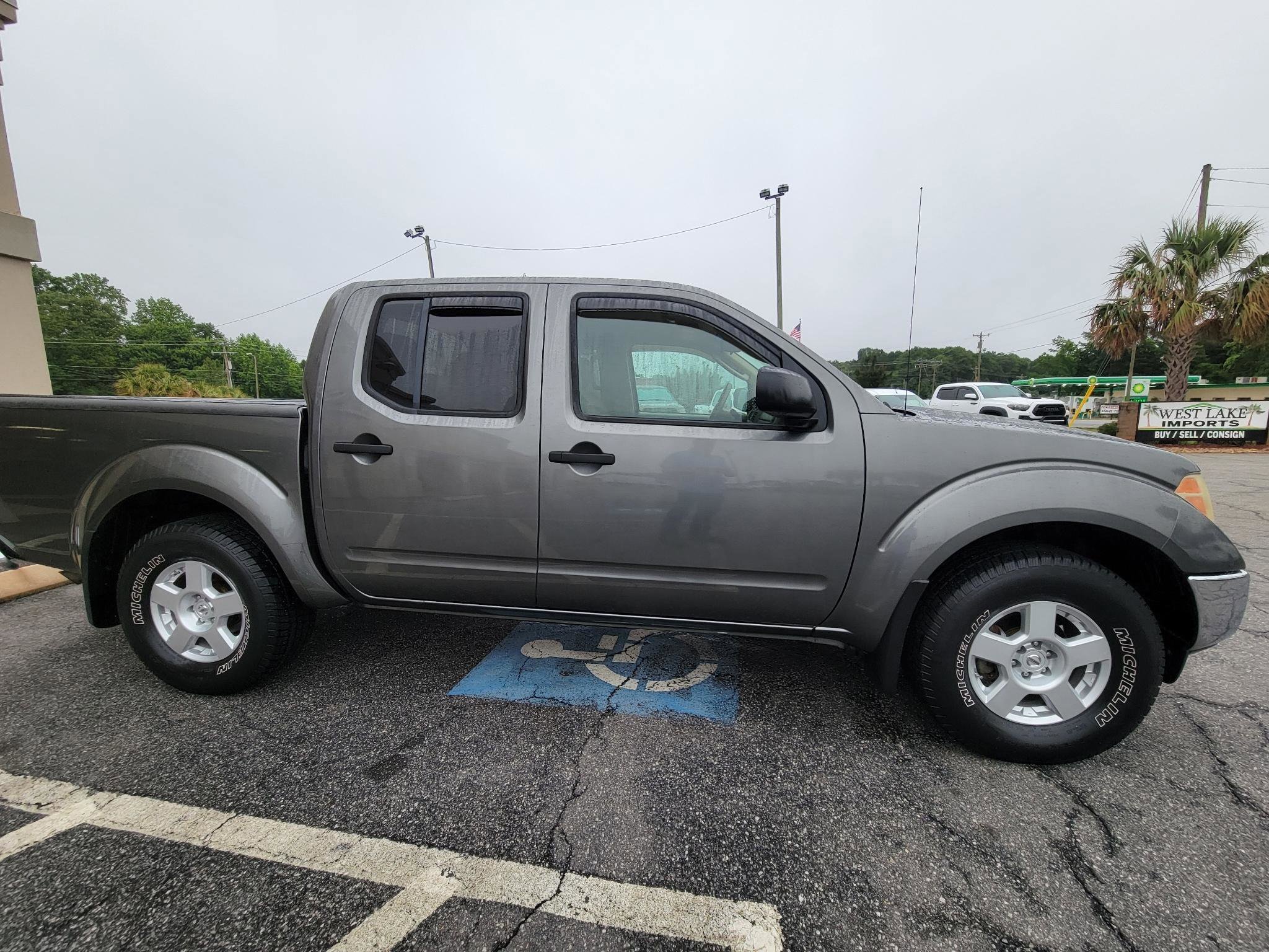 Used 2007 Nissan Frontier SE w/ SE Value Truck Pkg AWD/4WD image 13