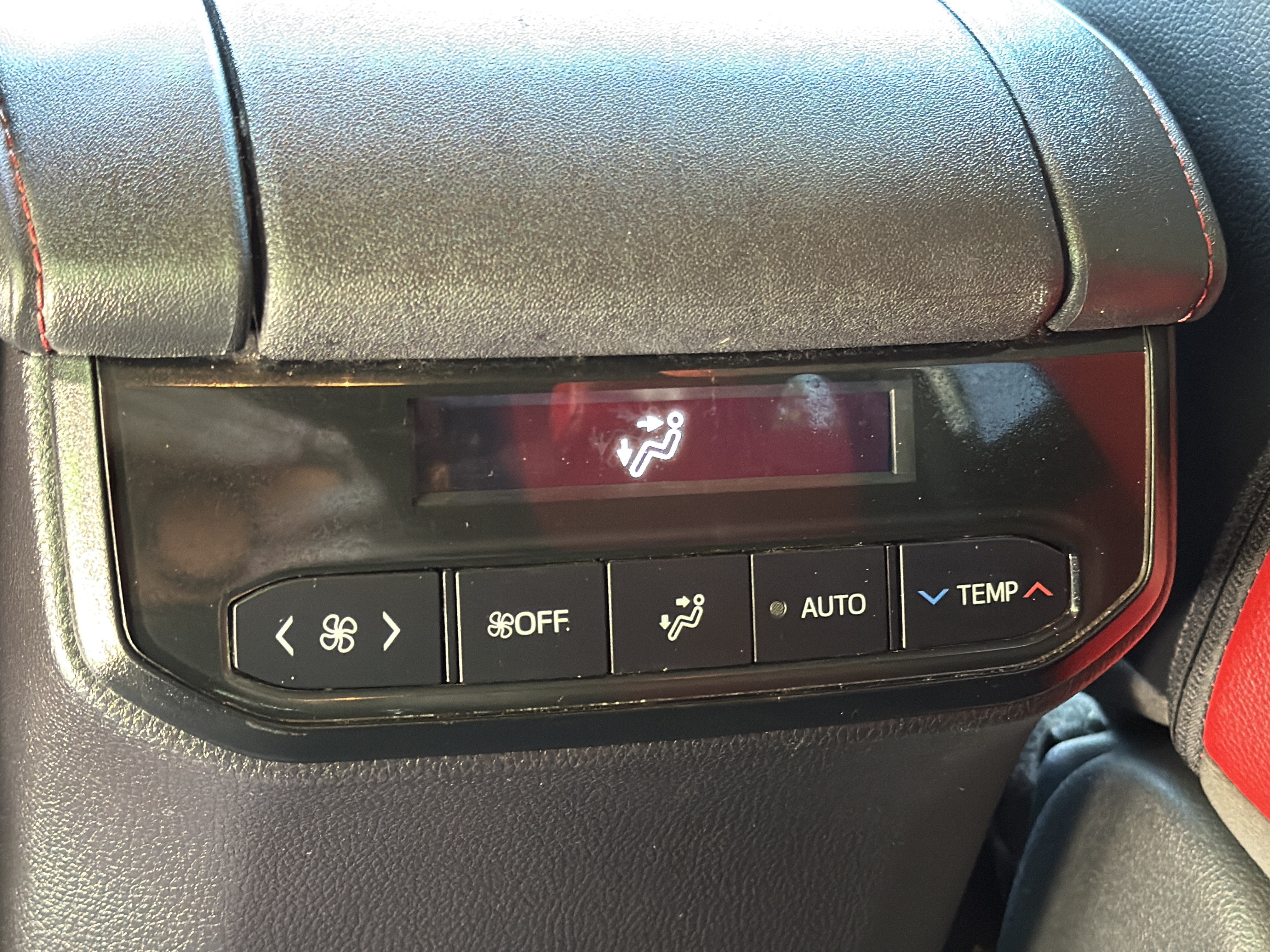 Used 2021 Toyota Highlander XSE AWD/4WD image 22