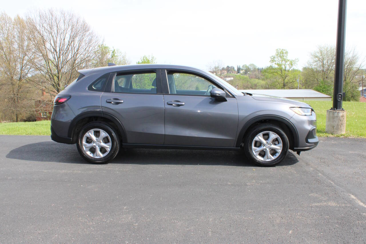 Used 2024 Honda HR-V LX image 2