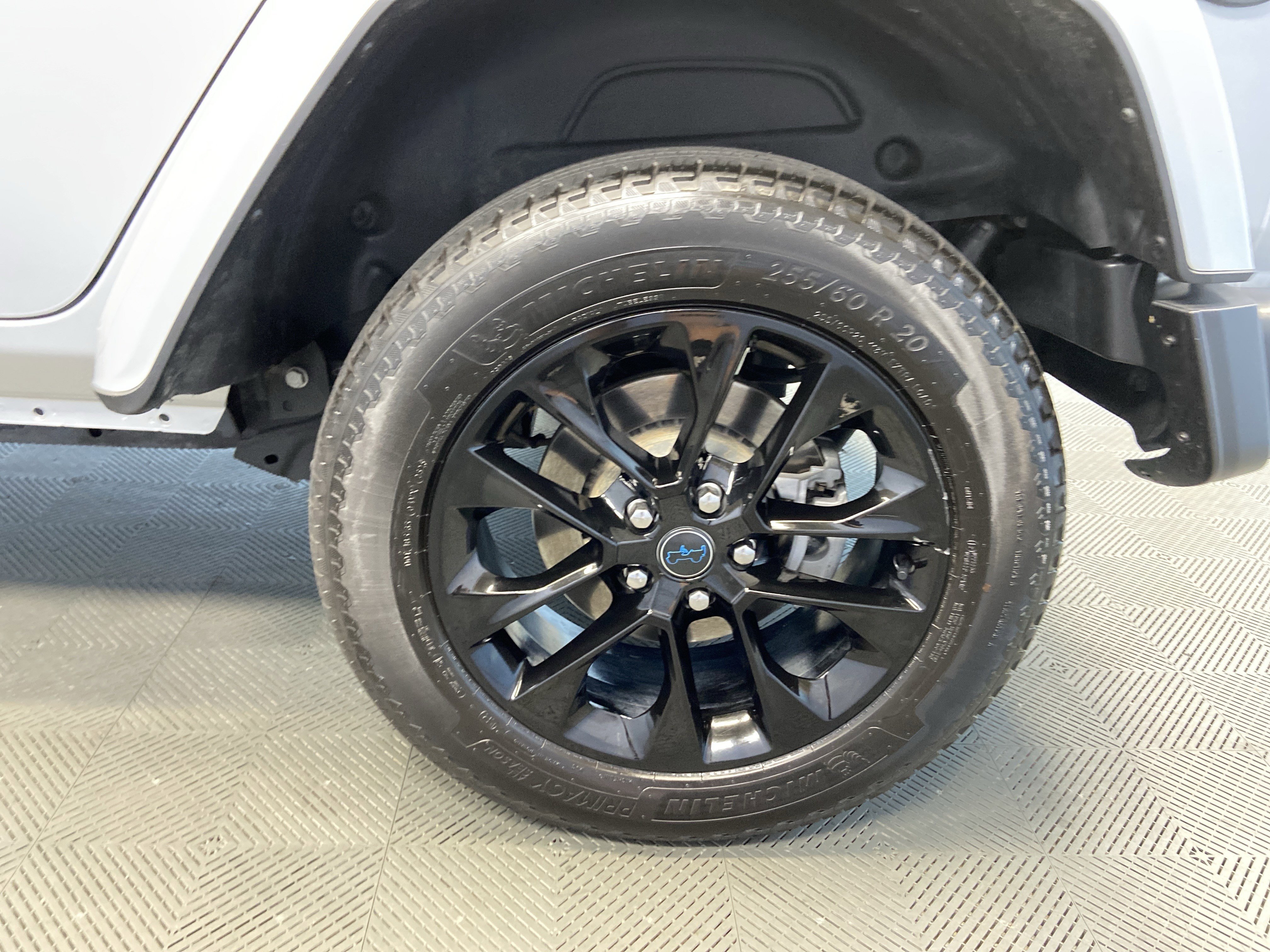 Used 2024 Jeep Wrangler Sahara image 33