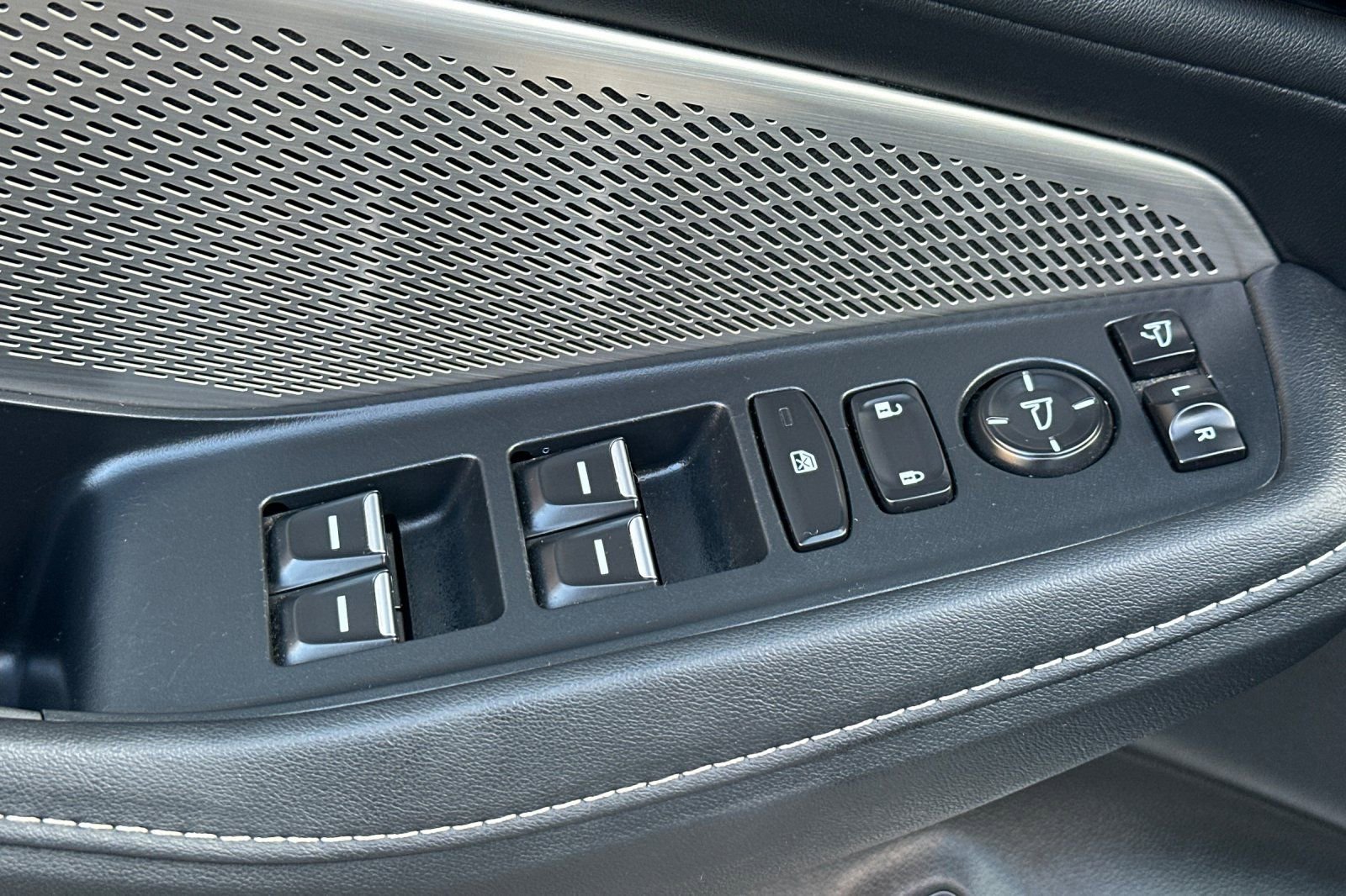 Used 2023 Acura MDX FWD w/ Technology Package image 12