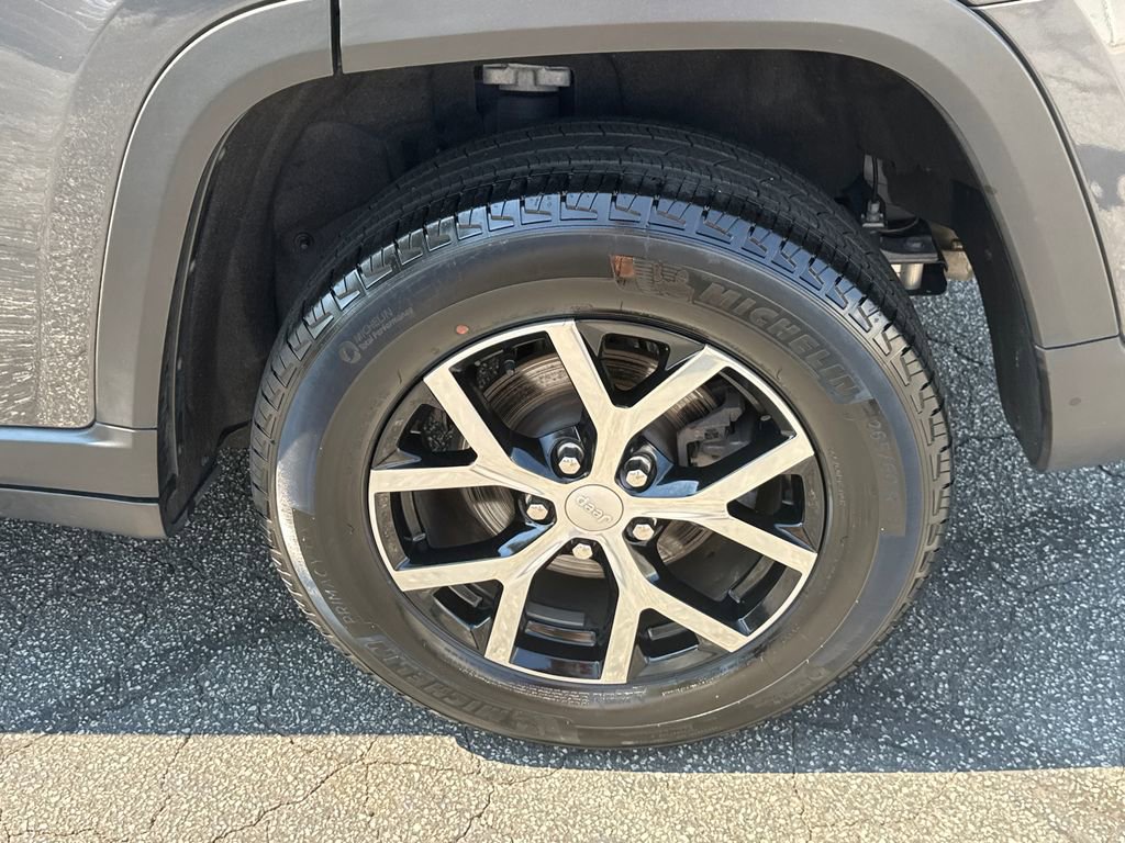 Used 2024 Jeep Grand Cherokee Limited image 19