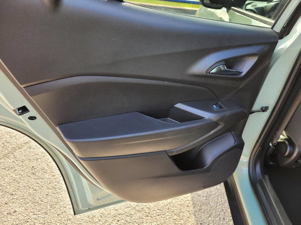Used 2024 Chevrolet Trax RS FWD image 15