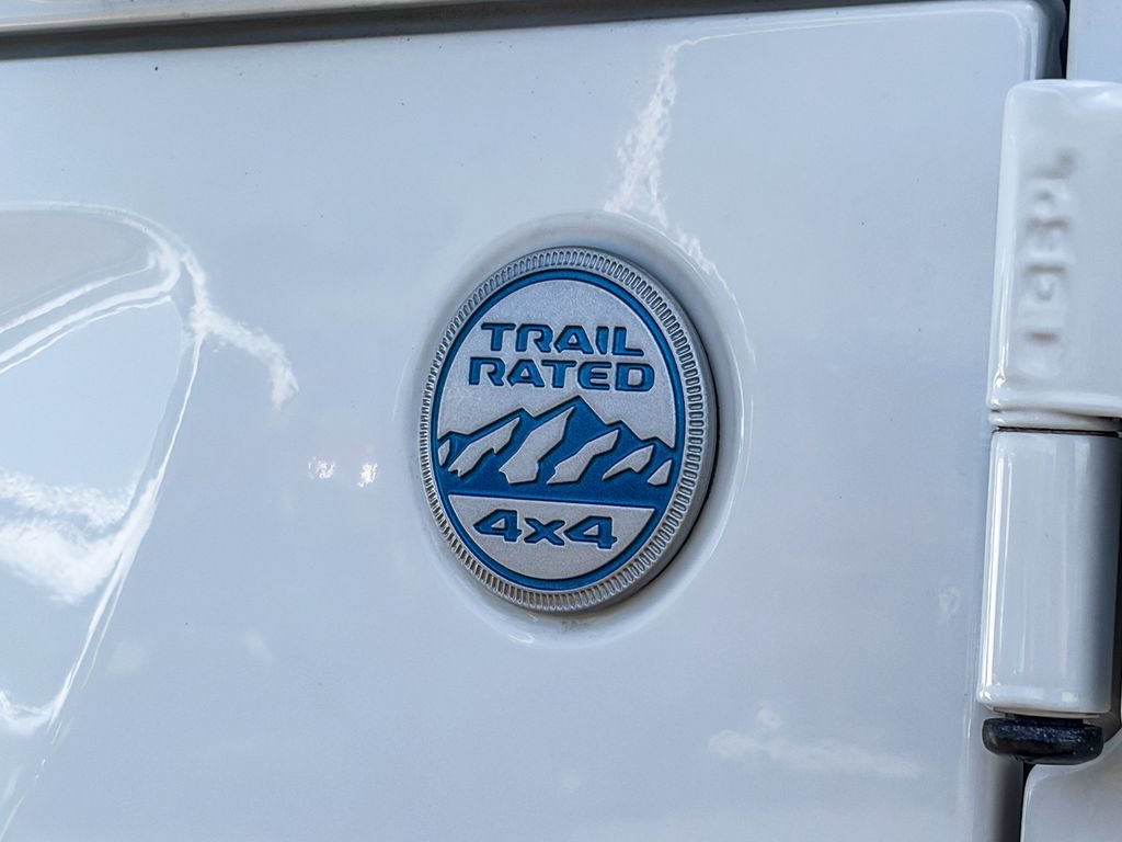Used 2023 Jeep Wrangler Unlimited Sahara AWD/4WD image 10