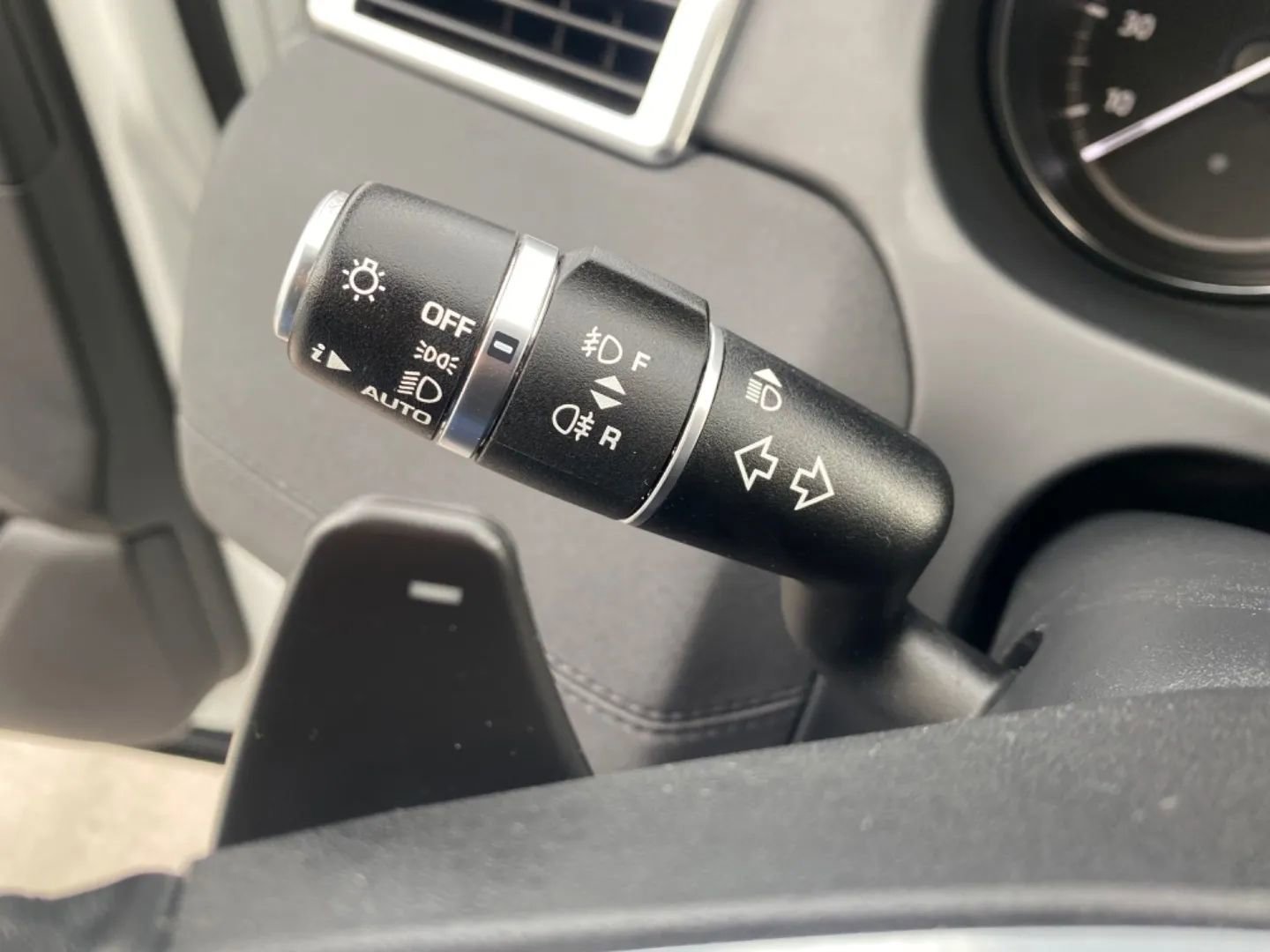 Used 2019 Land Rover Discovery Sport HSE AWD/4WD image 24