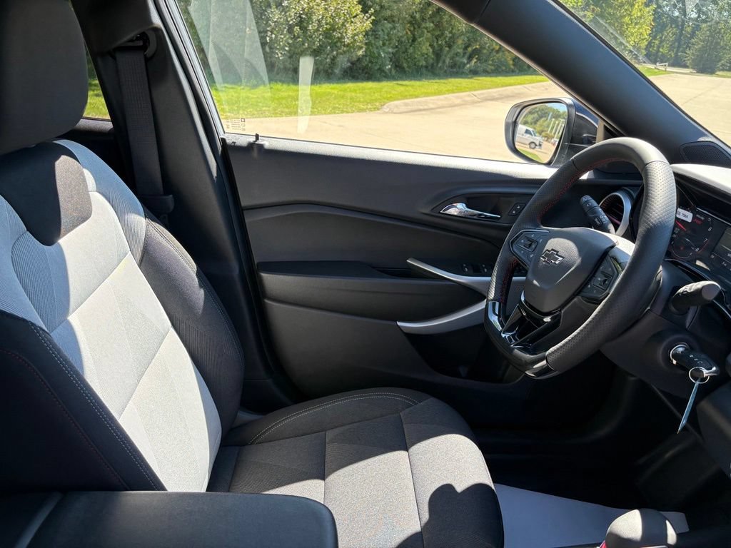New 2026 Chevrolet Trax RS w/ Driver Confidence Package FWD image 27