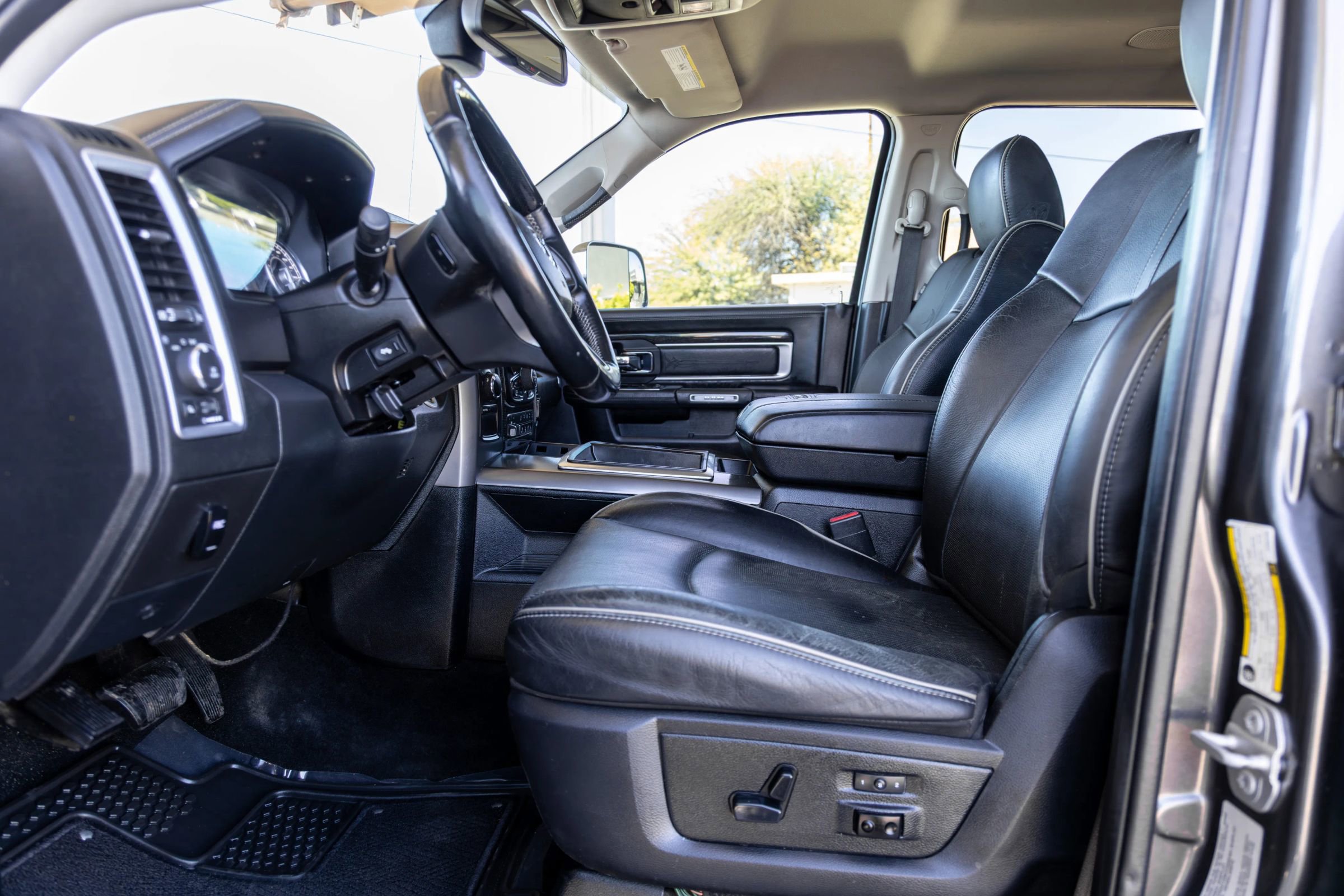 Used 2015 RAM 3500 Laramie Longhorn AWD/4WD image 12