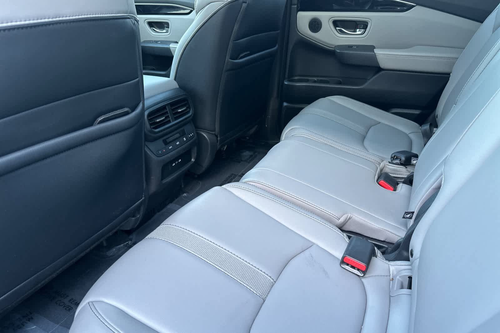 Used 2024 Honda Pilot Touring image 4