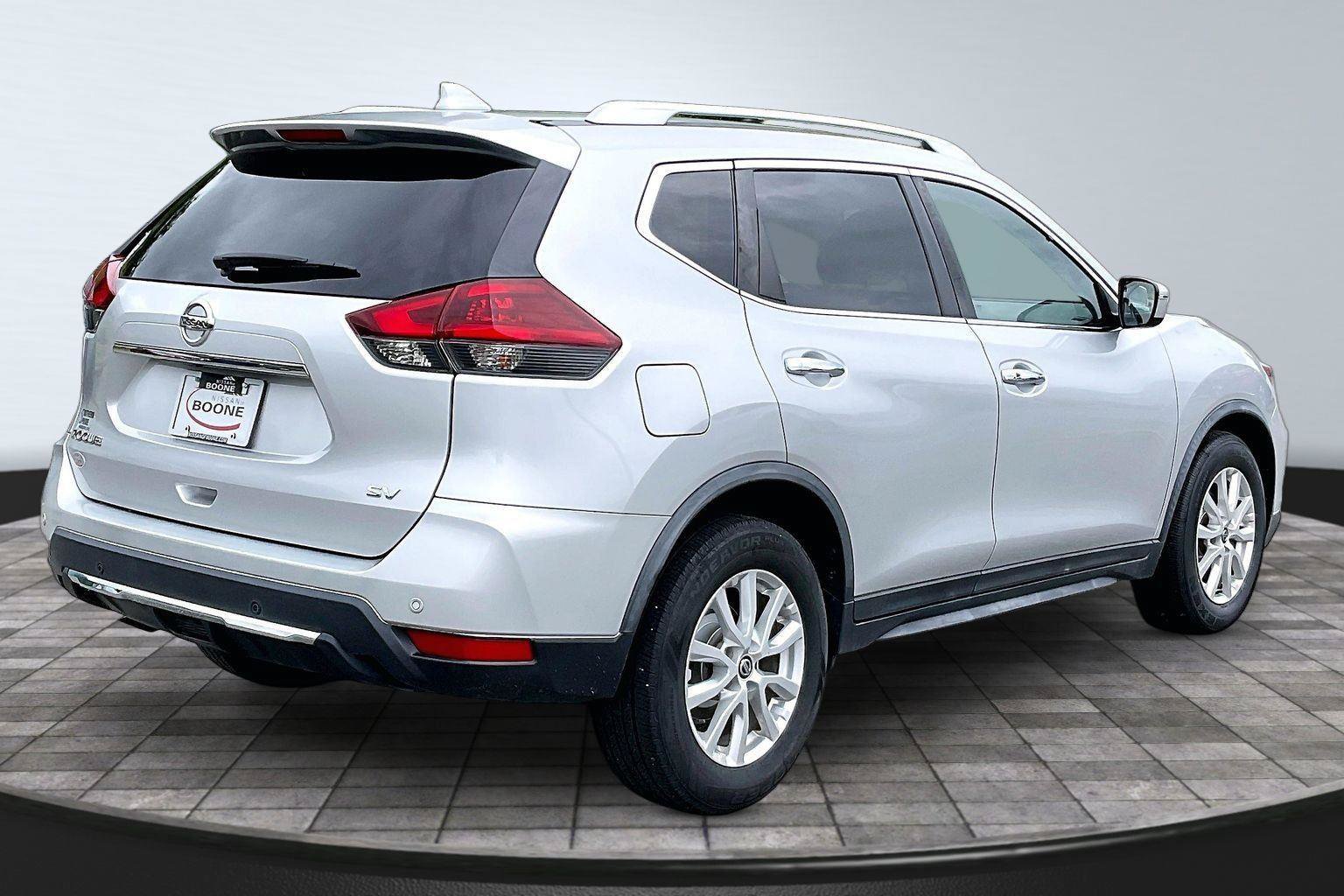 Used 2020 Nissan Rogue SV FWD image 13