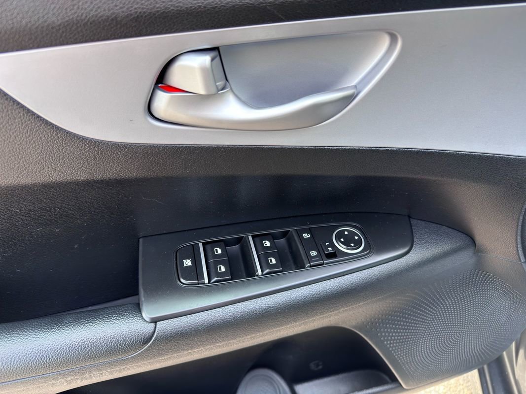 Used 2024 Kia Forte LXS image 11