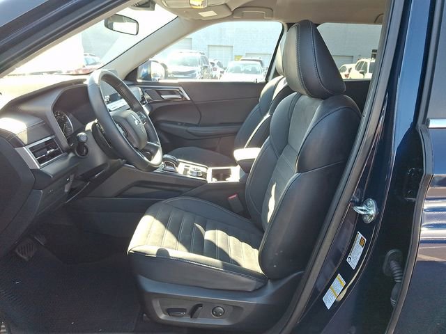 Used 2024 Mitsubishi Outlander SE image 13