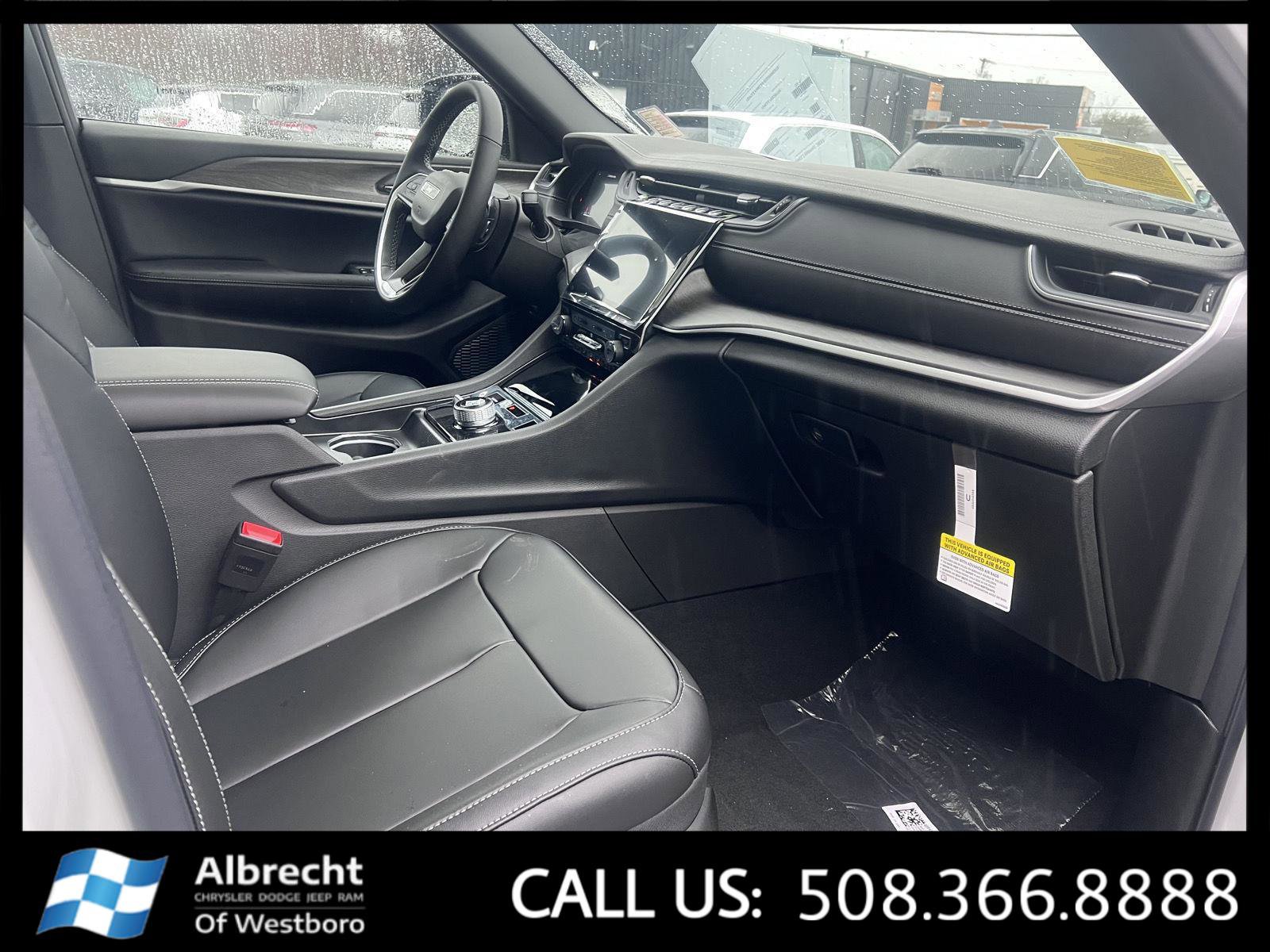 New 2025 Jeep Grand Cherokee Limited w/ Trailer Tow Package image 15