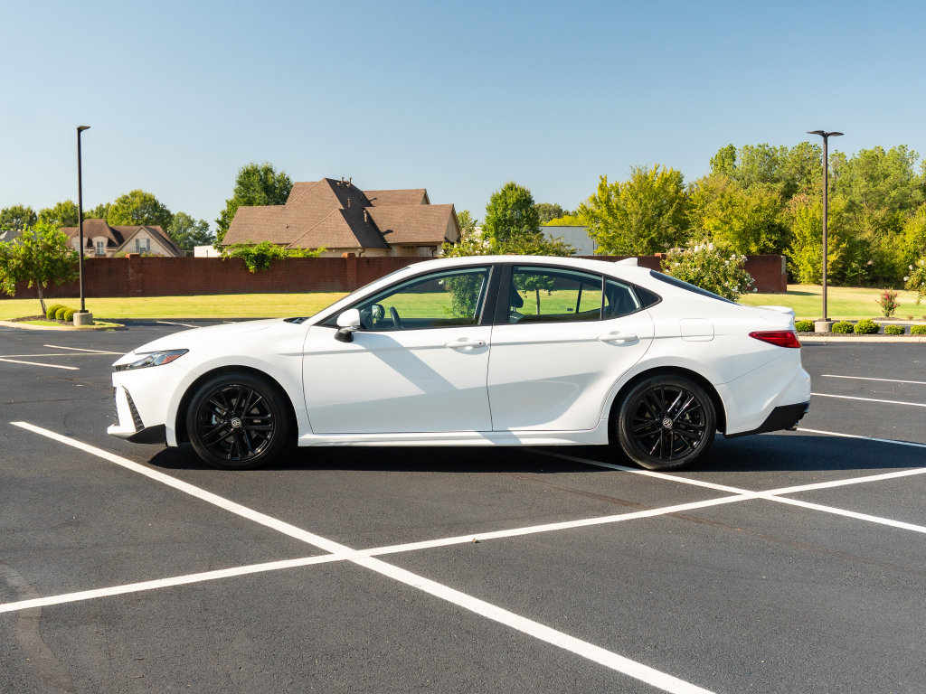 Used 2025 Toyota Camry SE FWD image 38