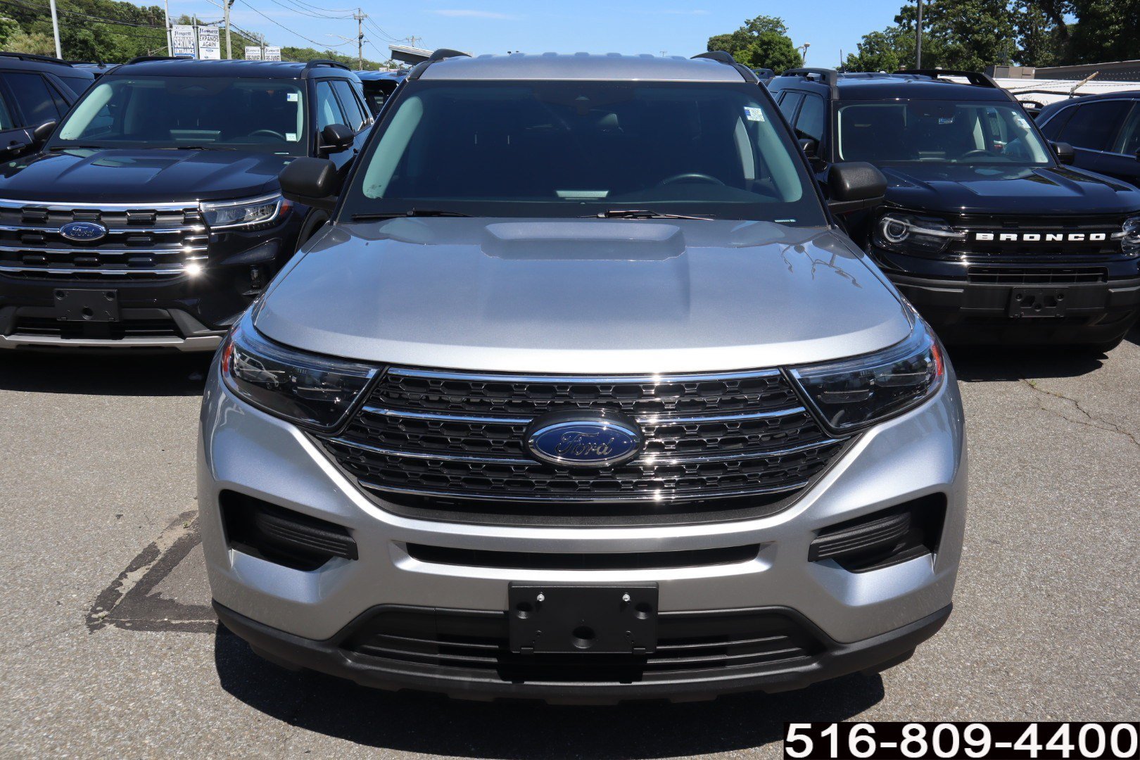 Used 2023 Ford Explorer XLT AWD/4WD image 2