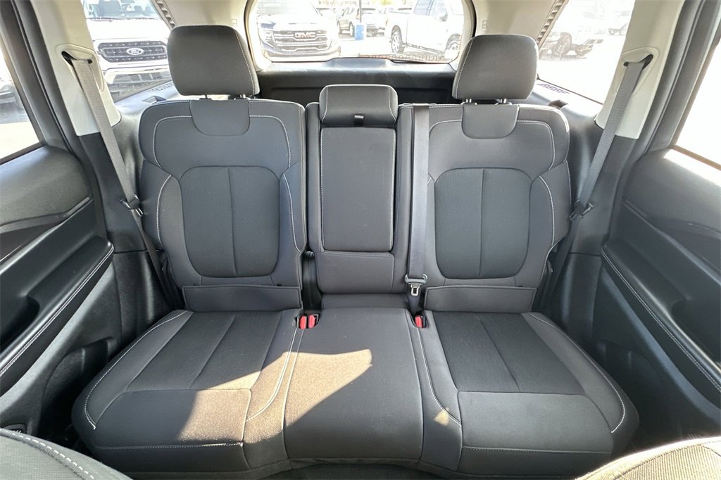 Used 2023 Jeep Grand Cherokee Laredo image 21