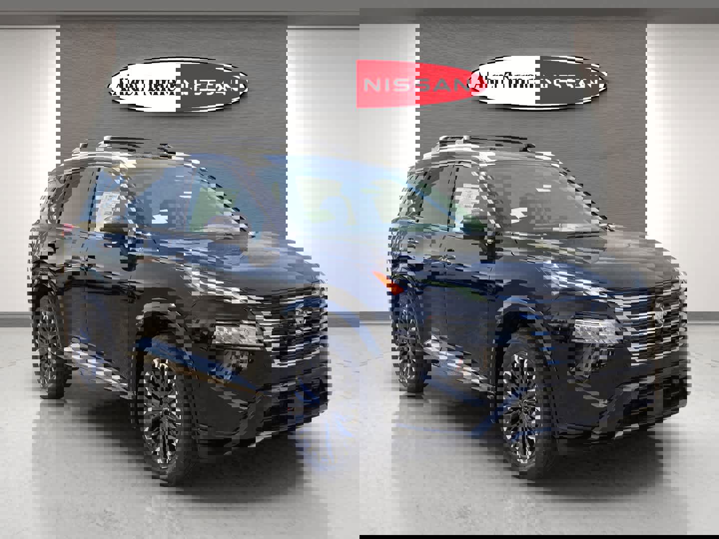 Used 2025 Nissan Rogue Platinum image 1