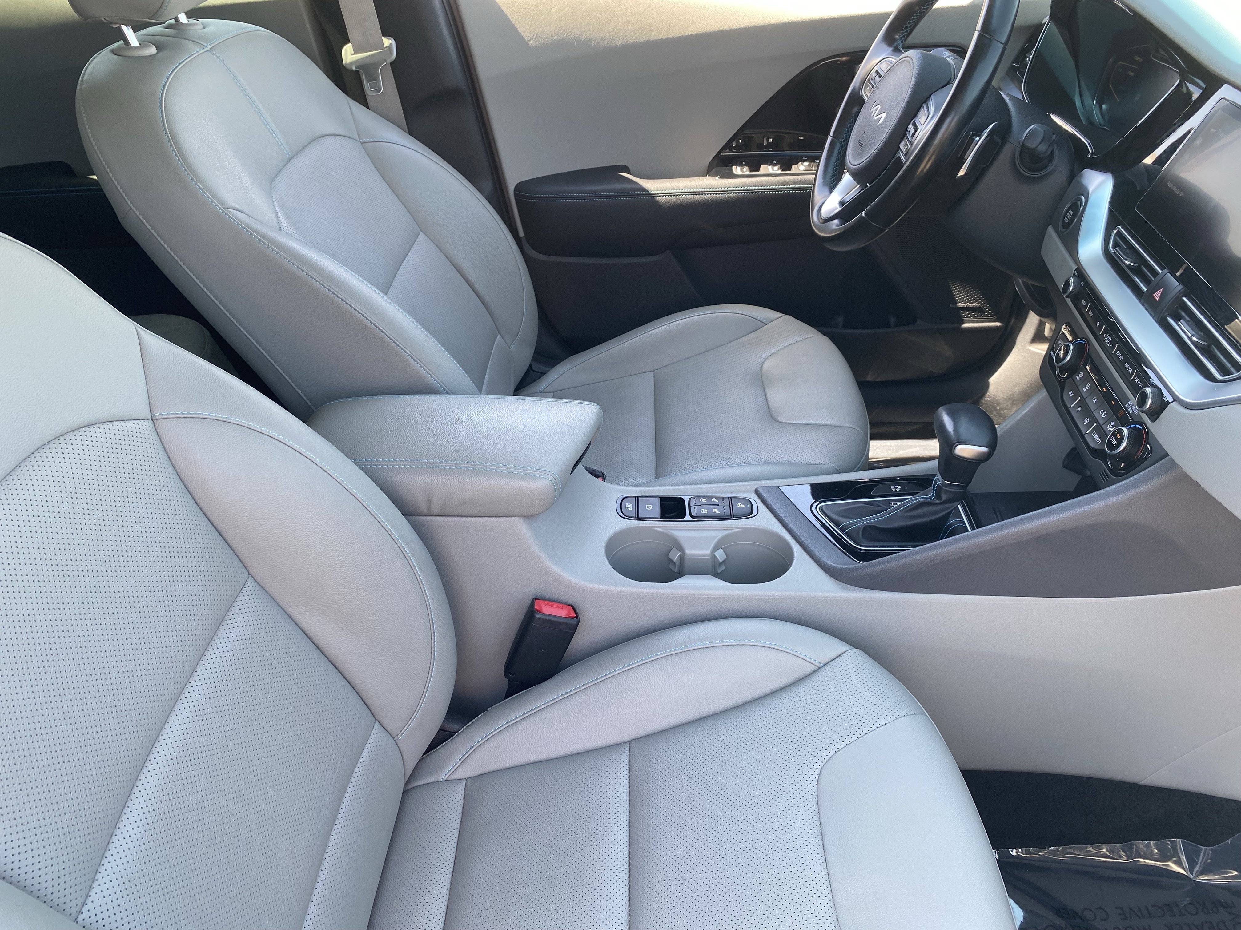 Used 2022 Kia Niro EX Premium FWD image 10