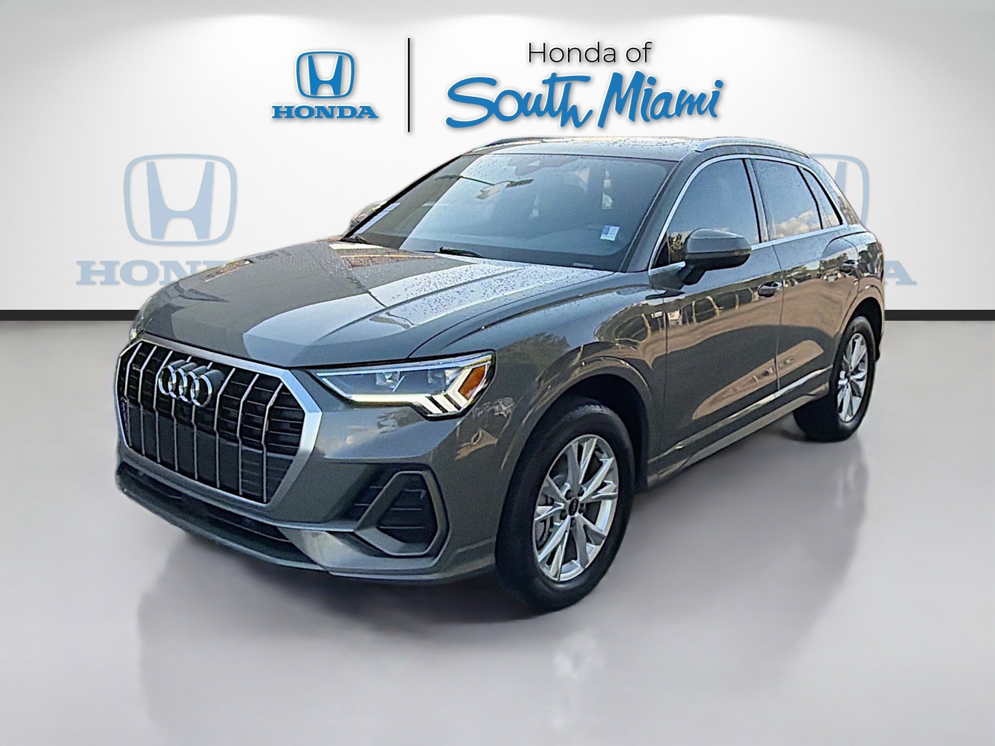 Used 2024 Audi Q3 2.0T Premium image 3