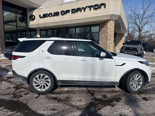 Used 2023 Land Rover Discovery S image 2