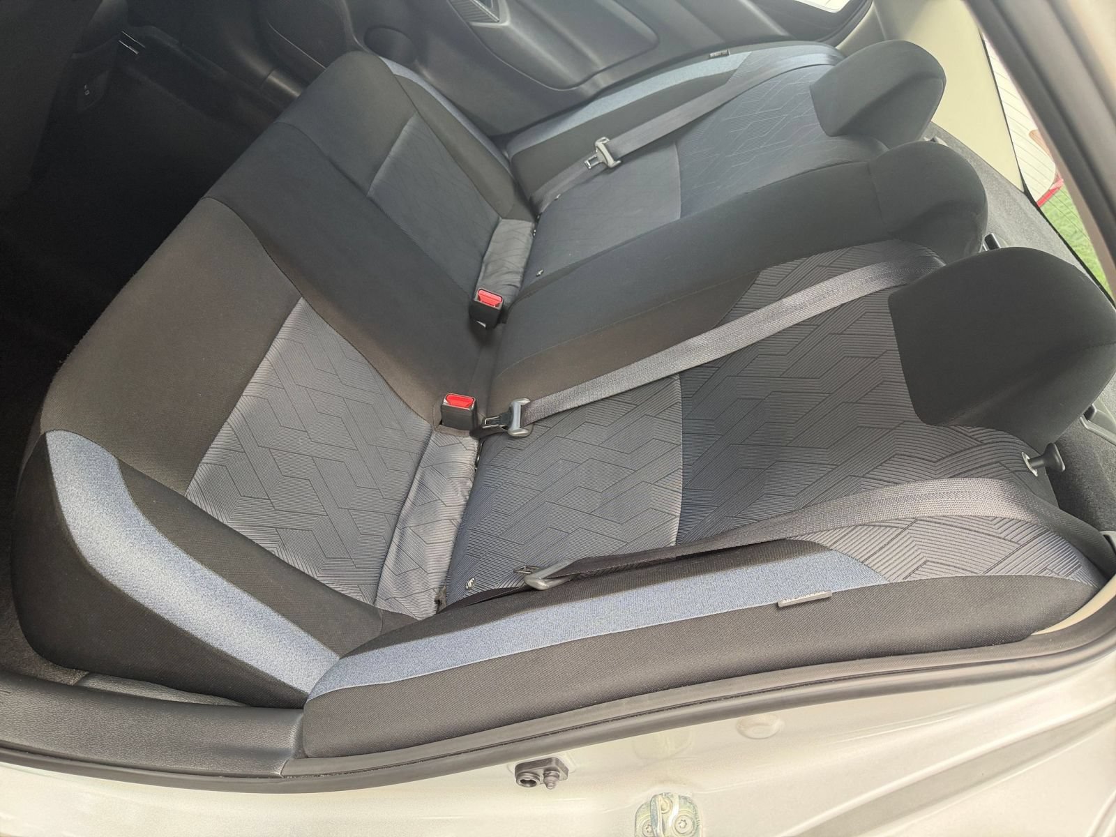 Used 2025 Nissan Versa SV FWD image 34
