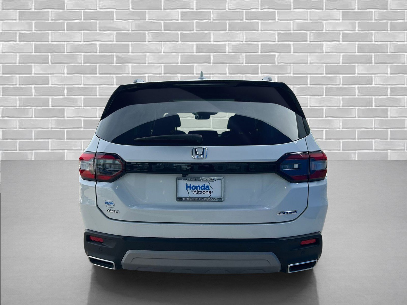 Used 2023 Honda Pilot Touring image 4