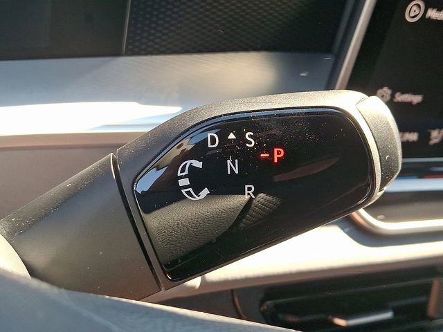 Certified 2025 Volkswagen Tiguan SE R-Line image 22