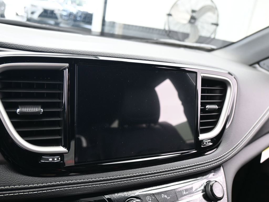 New 2026 Chrysler Pacifica Select image 17
