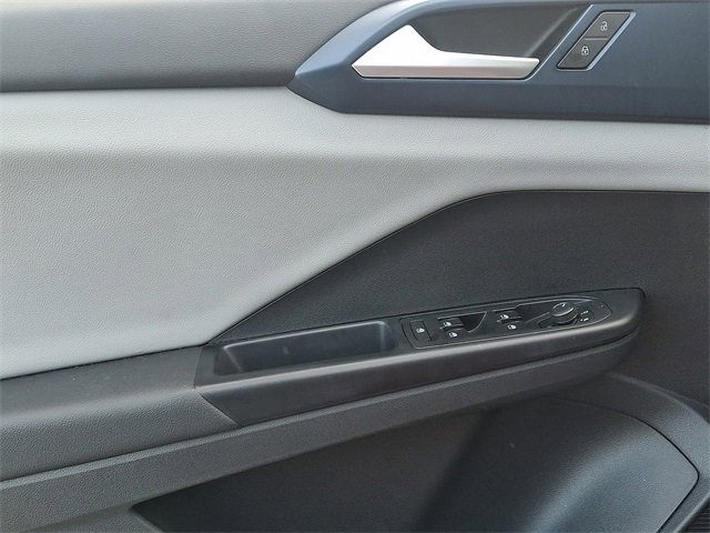 Certified 2022 Volkswagen Taos SE image 13