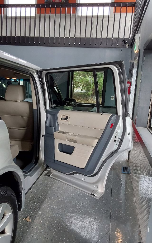 Used 2009 Ford Flex SE FWD image 15