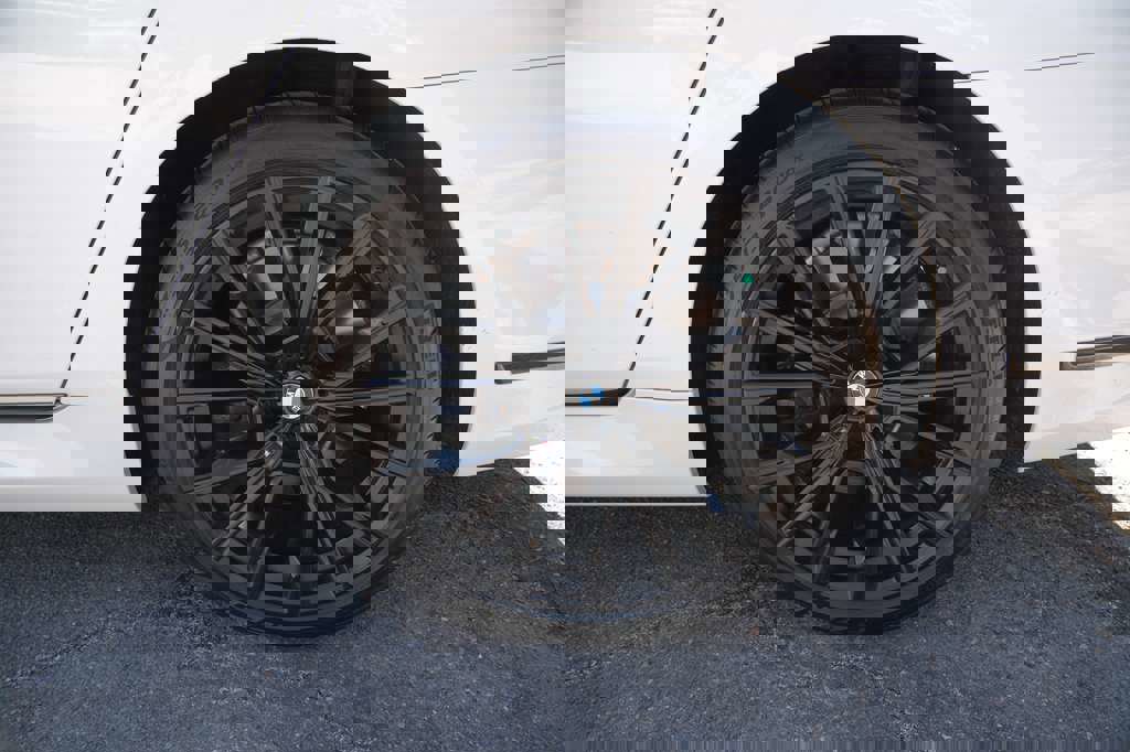 Used 2021 BMW 750i xDrive w/ M Sport Package image 6