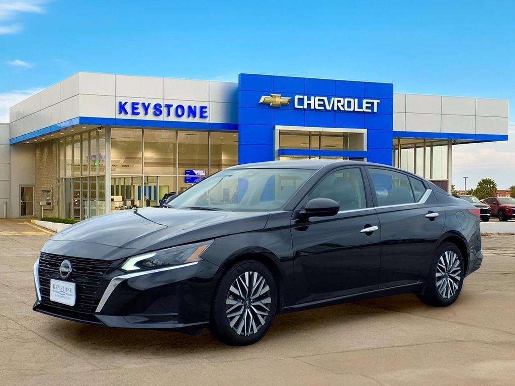 Used 2025 Nissan Altima 2.5 SV FWD image 3