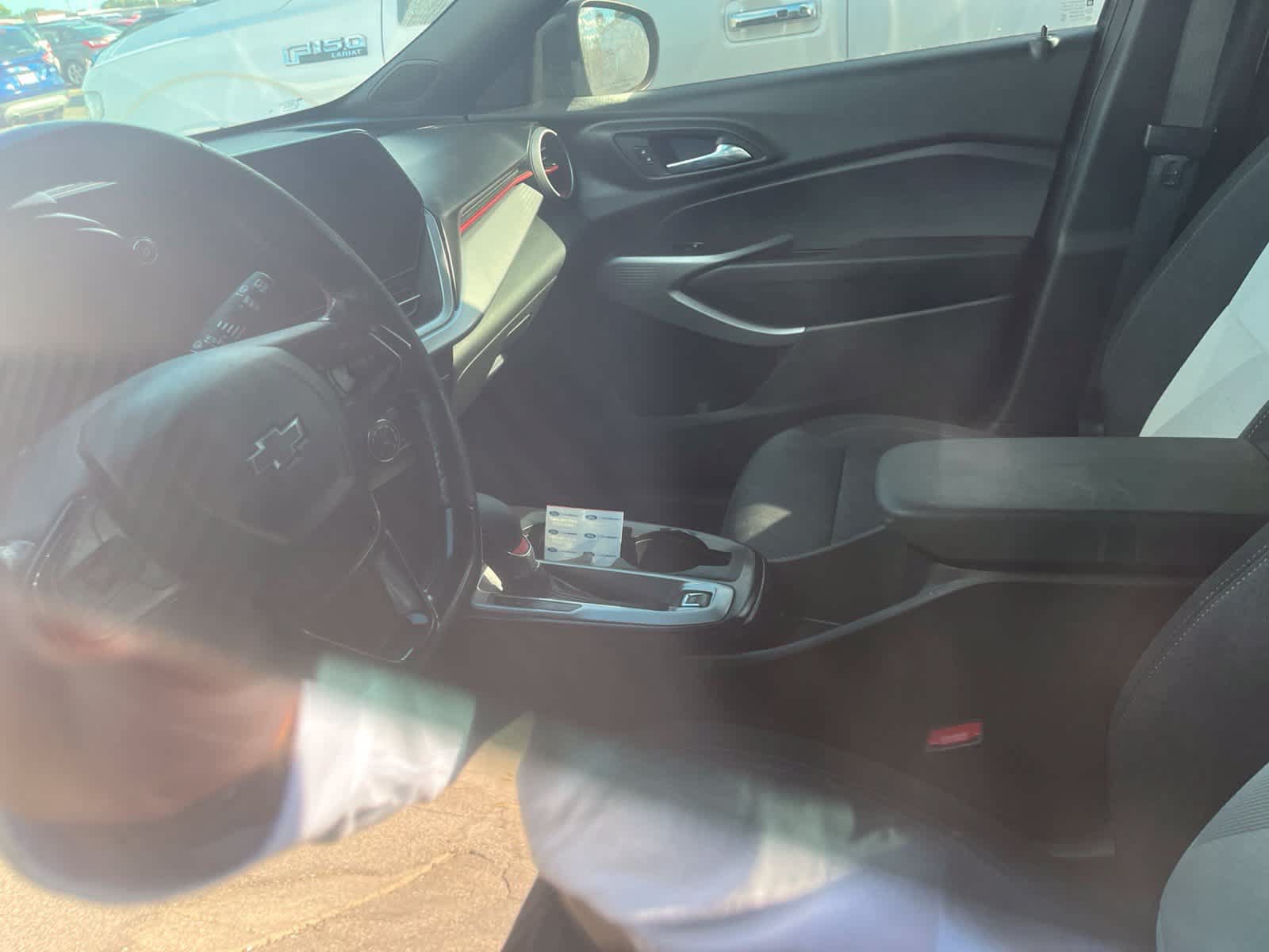 Used 2024 Chevrolet Trax RS FWD image 38