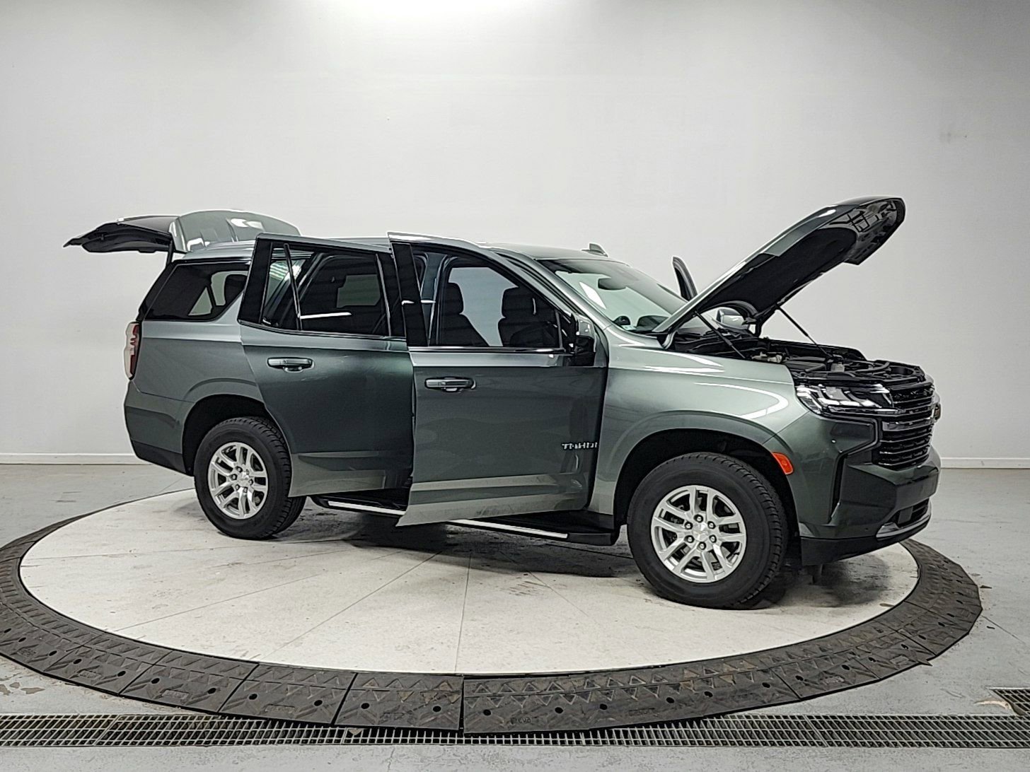 Used 2024 Chevrolet Tahoe LT image 9