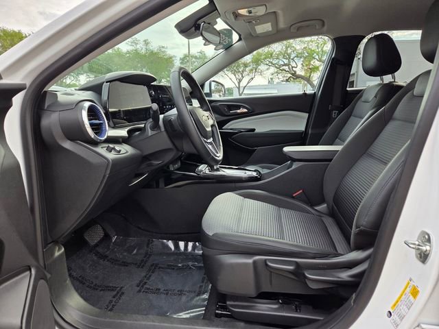Certified 2025 Chevrolet Trax LT w/ LT Convenience Package FWD image 12