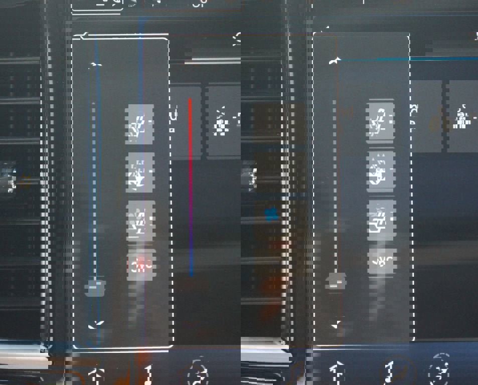 Used 2022 Chrysler Pacifica Limited w/ Uconnect Theater Family Group image 9