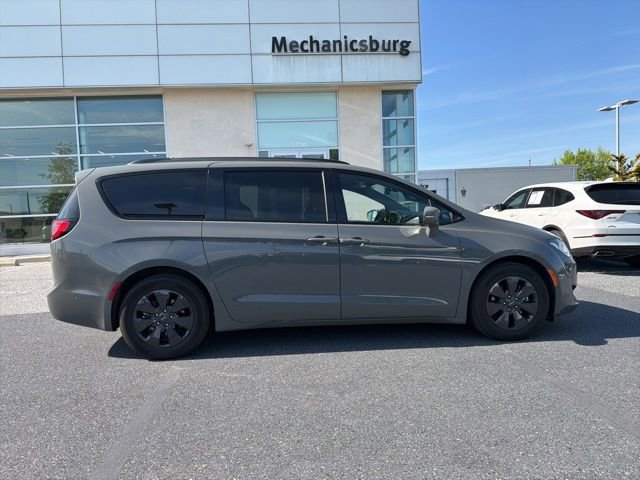 Used 2020 Chrysler Pacifica Limited w/ Quick Oder Package 2EV RED-S FWD image 9