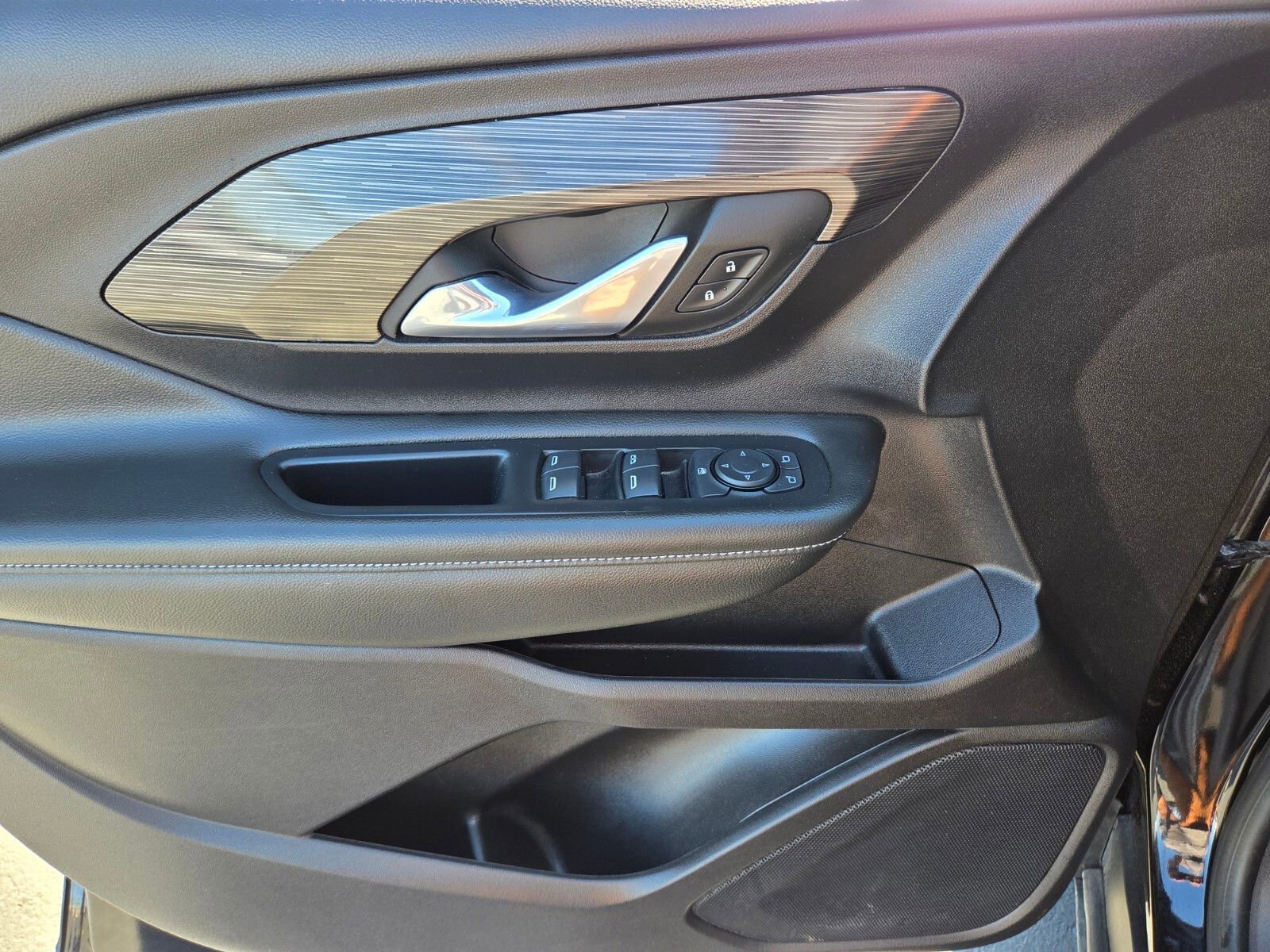 Used 2024 GMC Terrain SLE image 17