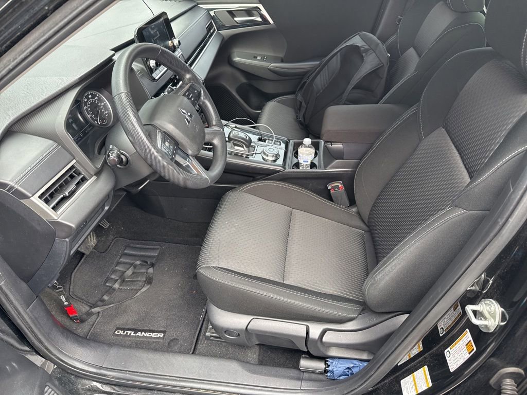 Used 2022 Mitsubishi Outlander ES image 5