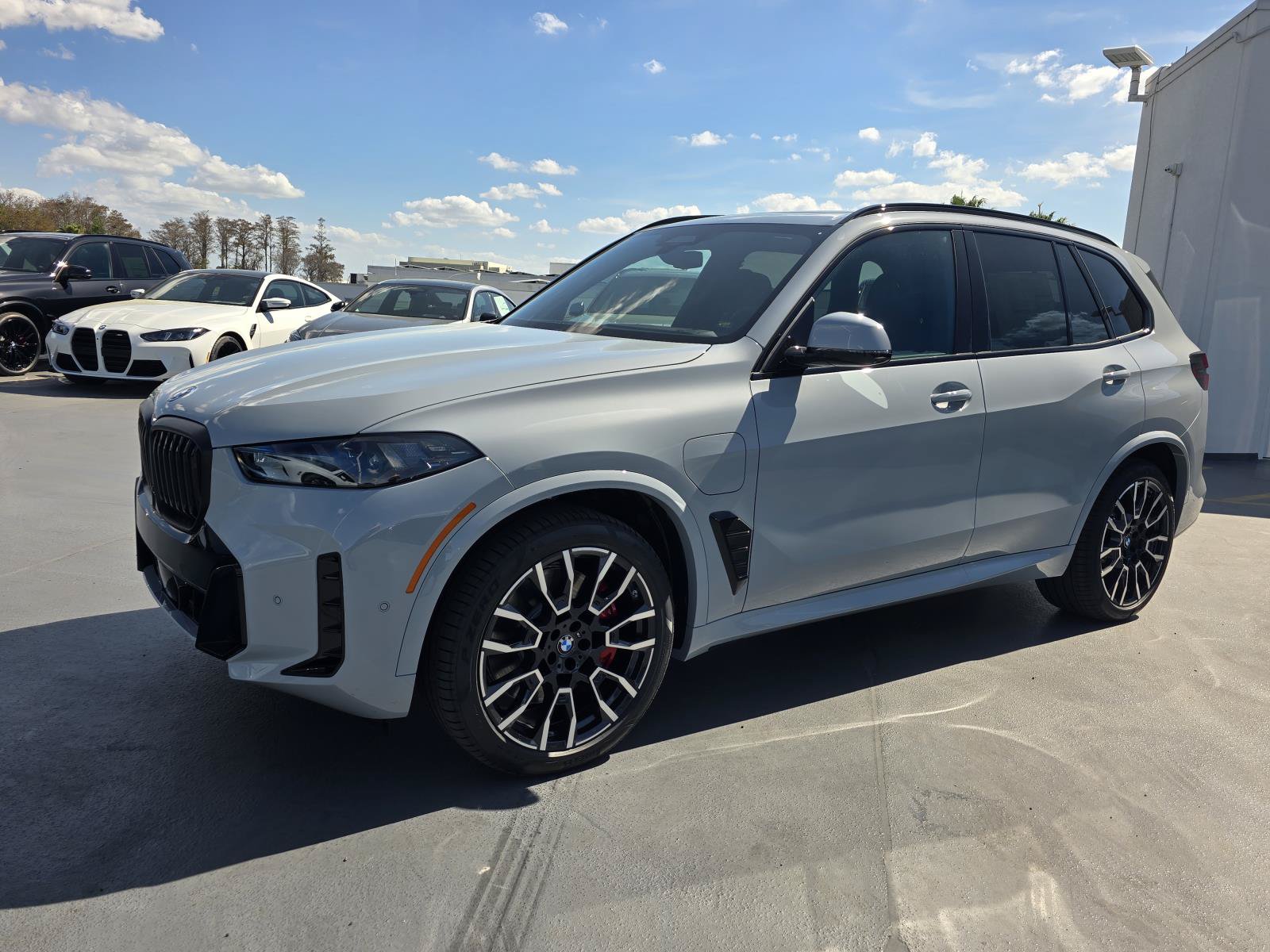 New 2026 BMW X5 xDrive50e w/ M Sport Package AWD/4WD image 7
