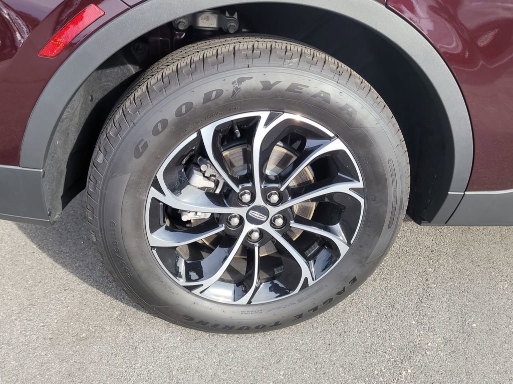 Certified 2025 Lincoln Nautilus Premier image 5