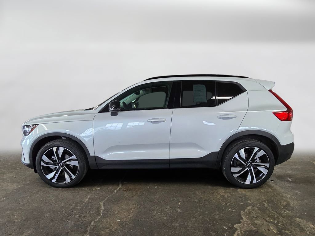 Certified 2024 Volvo XC40 B5 Plus w/ Protection Package Premier AWD/4WD image 8